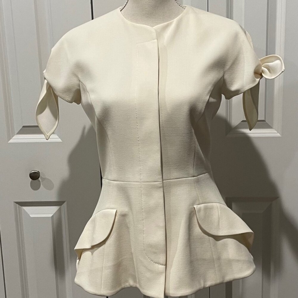 CAROLINA HERRERA IVORY SHORT TIE SLEEVE PEPLUM JACKET - SIZE 6
